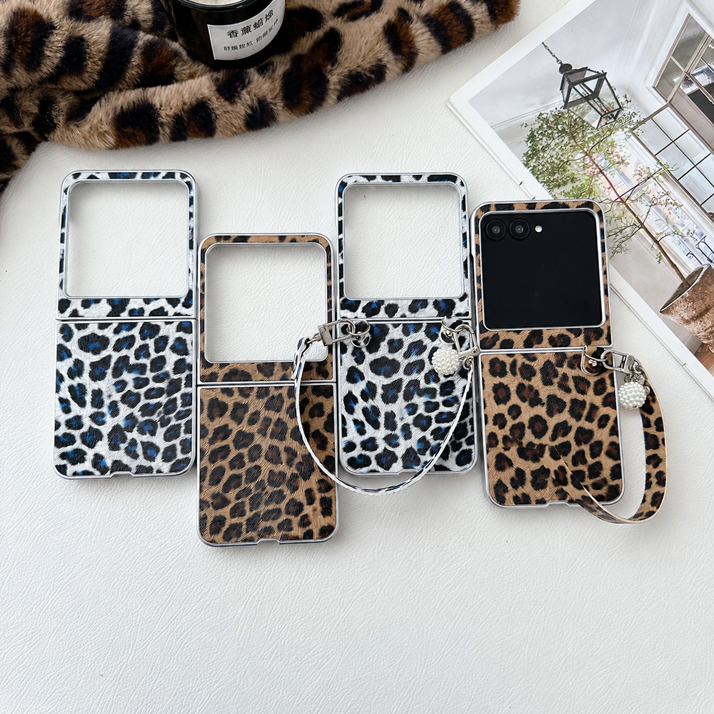Men'S Vegan Accessories - Leopard Print Folding Flip Phone Case