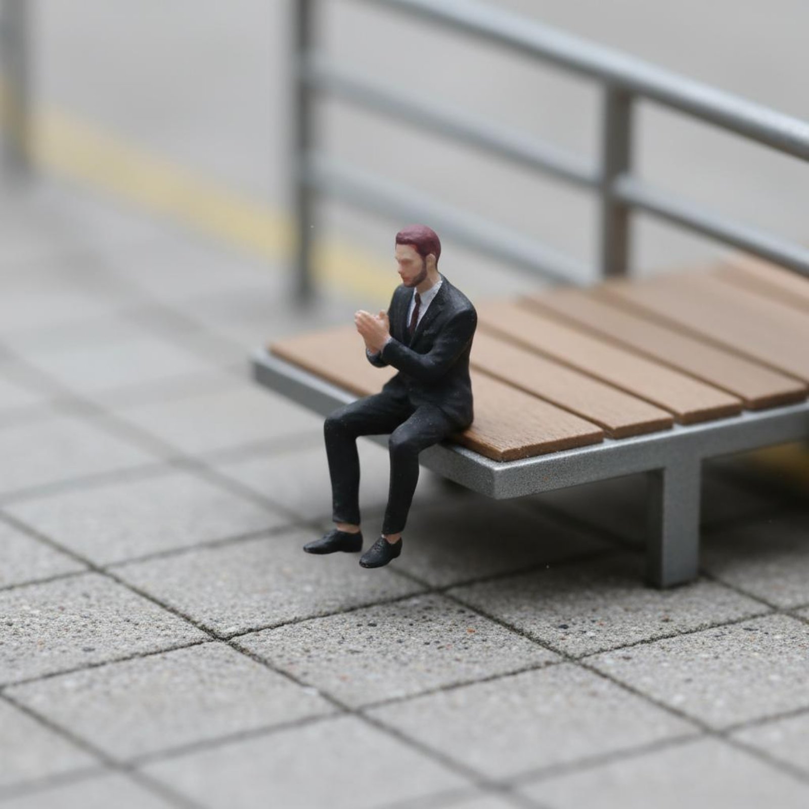 1:64 Scale Sitting Man Figure  - Men Accessories For Suit 评论和价格
