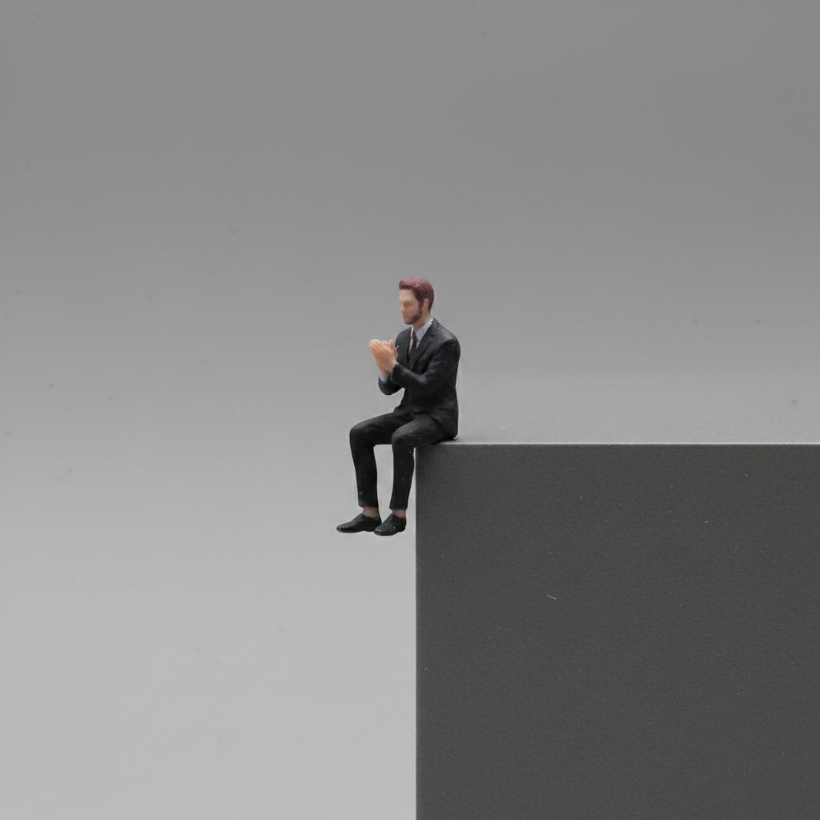 1:64 Scale Sitting Man Figure  - Men Accessories For Suit 评论和价格